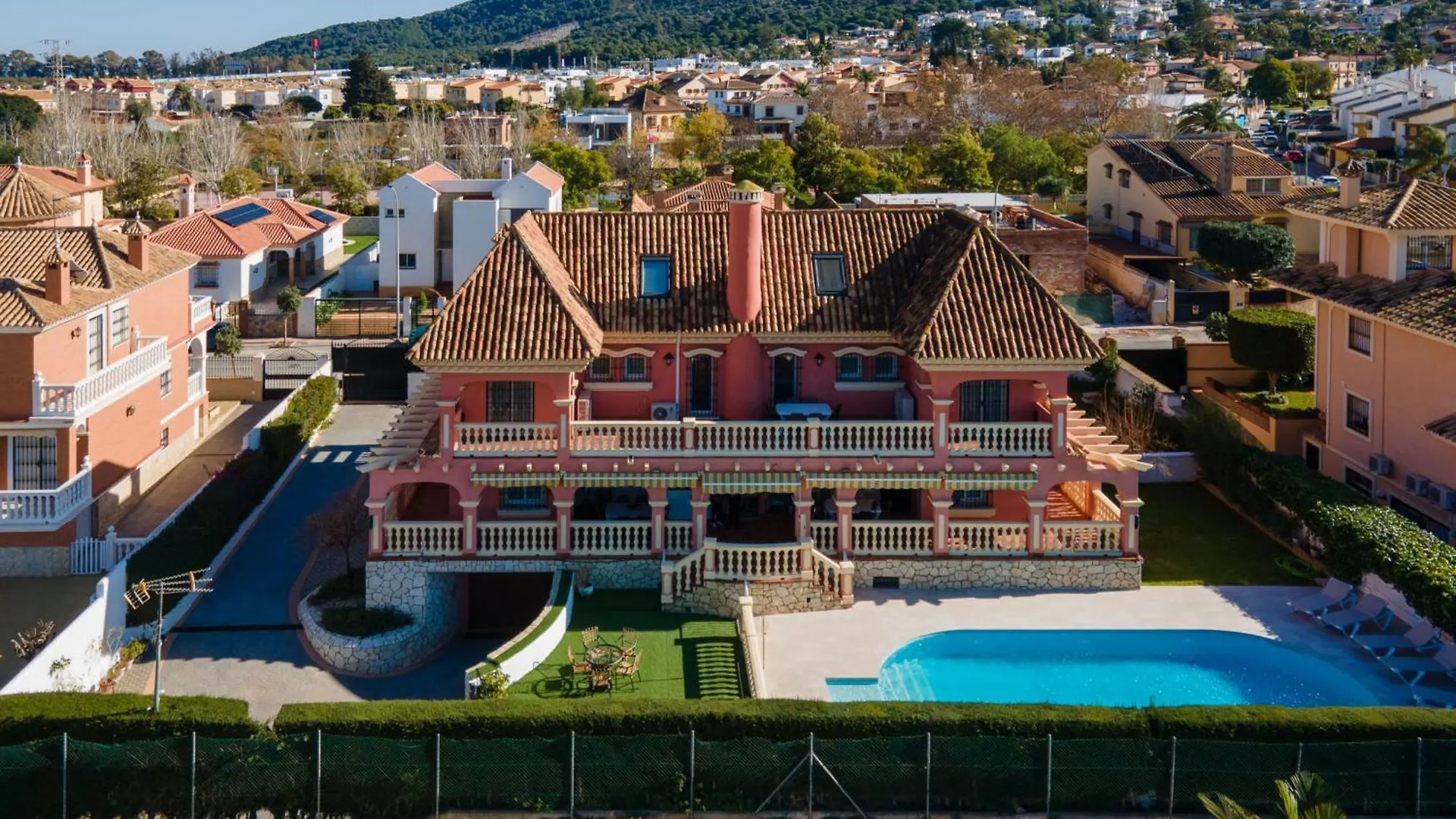 Fabulosa Villa En Alhaurin Para Familias Con Piscina Privada Альхаурин-де-ла-Торре